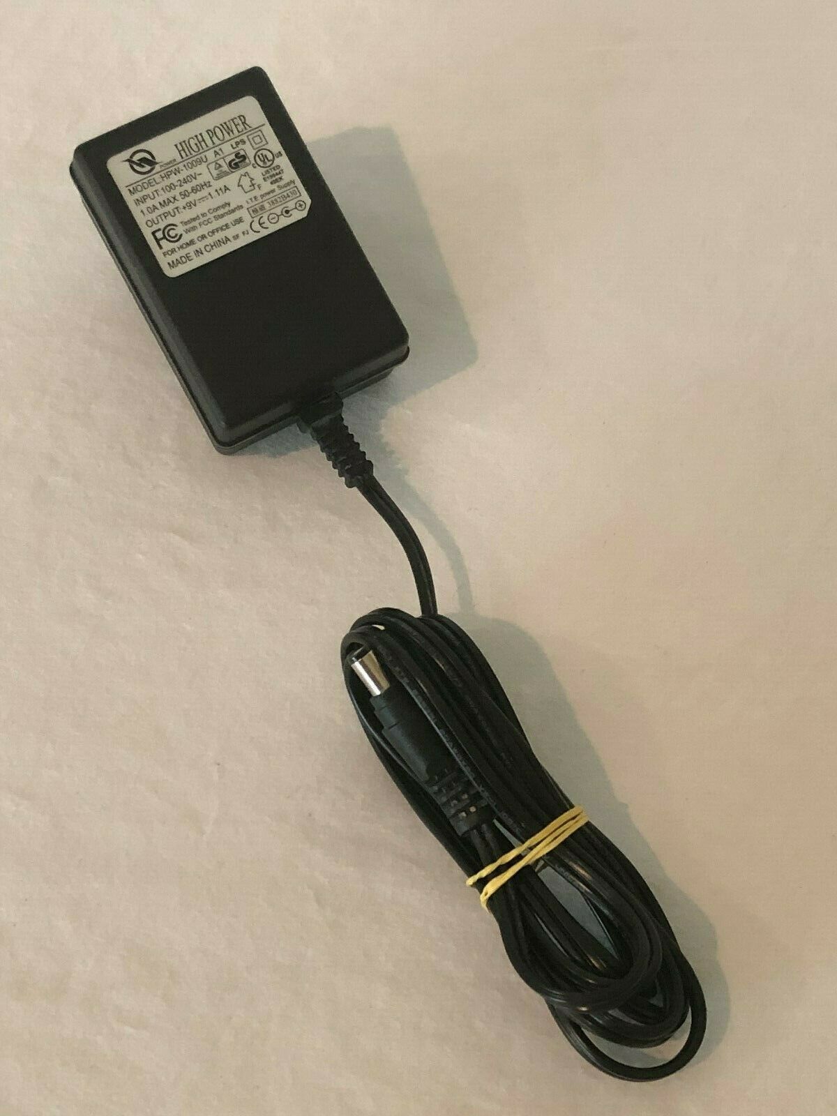 AC DC Power Supply Plug Charger Adapter High Power Model HPW-1009U 9V 1.11A Typ