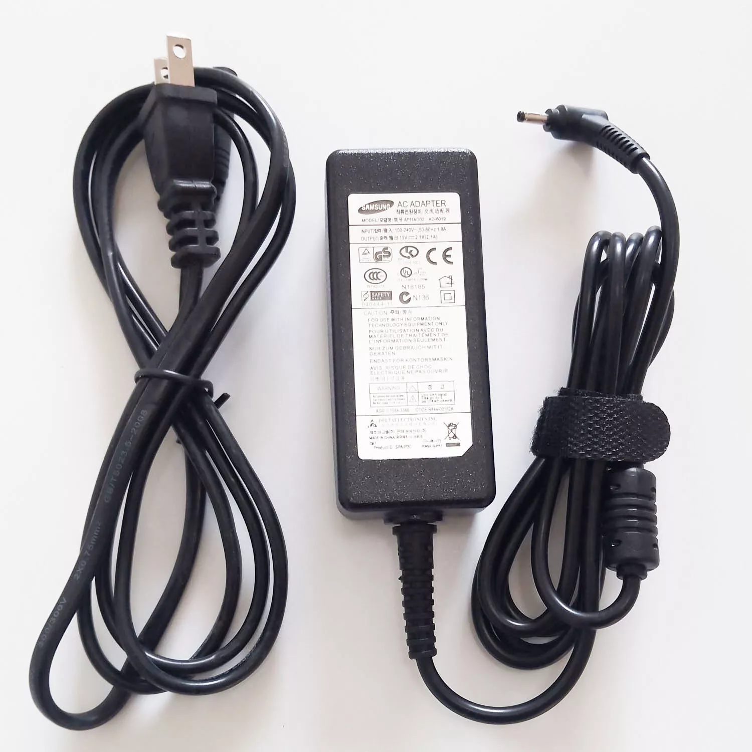 Genuine AC Adapter For Samsung PA-1400-19 PA-1400-24 ultrabook Charger 3.0*1.1mm